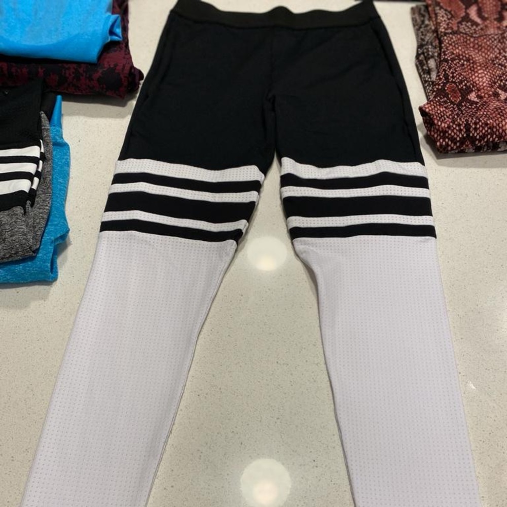 Bombshell sportswear leggings never worn size med